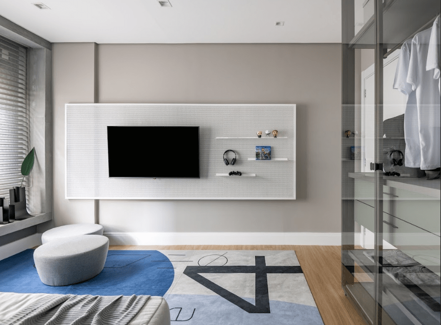 Integração e tons serenos são destaque de apartamento em Campinas. Bohrer Arquitetura. TV