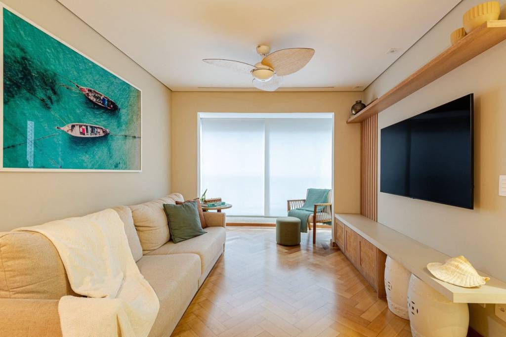 Apê de 68 m² tem decoração inspirada na calma do litoral. Projeto de Renato Aguiar.