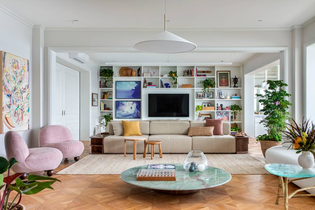 Apê de Taís Araújo e Lázaro Ramos tem varanda ampla de 50 m² e camarim