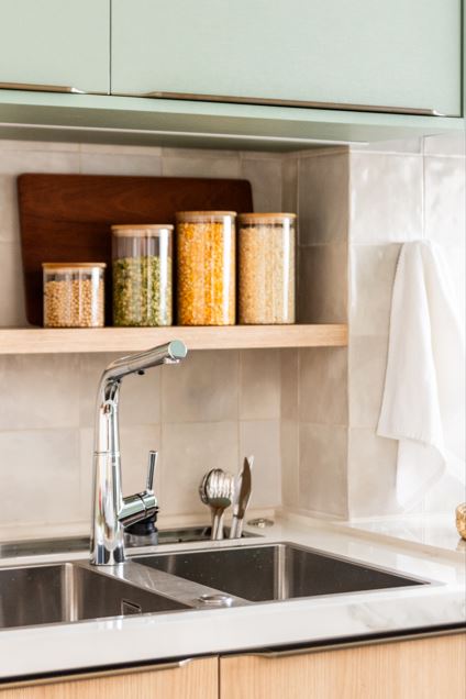 Hidráulica: arquiteto explica as causas e soluções para os problemas mais comuns. Na foto, bancada de cozinha.