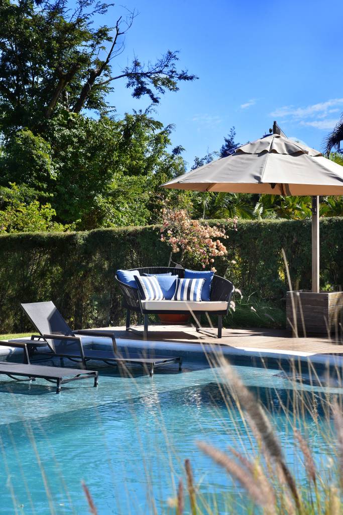 Casa de veraneio: 5 ideias para o décor. Projeto de Rosangela Pena. Na foto, piscina com prainha.