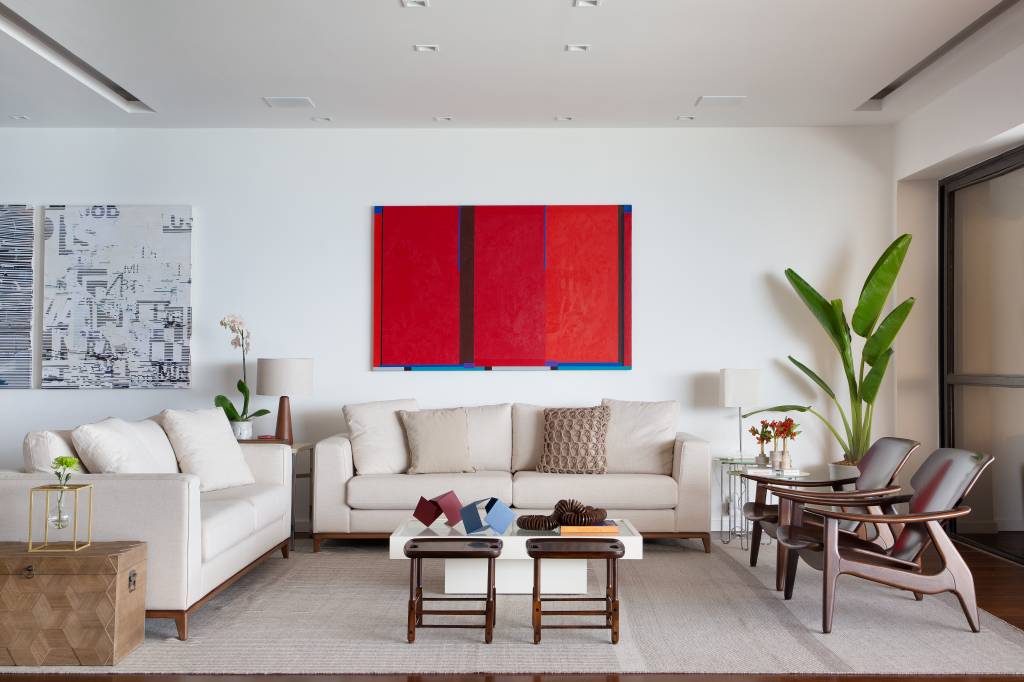 Apartamento alugado ganha sala de estar e varanda amplas e contemporâneas