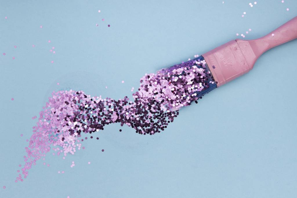 Como tirar o glitter das roupas e casa no Carnaval