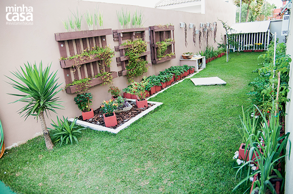 Horta em casa: jardim foi criado com blocos de concreto