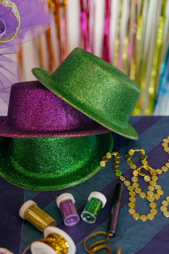 seu-signo-no-carnaval-2025-festeiro-ou-caseiro-pexels-mikhail-nilov-02-jpg Seu signo no Carnaval 2025: você é festeiro ou caseiro?