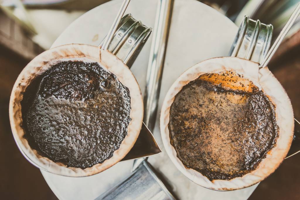 Vintage making coffee with thai style – vintage filter effect 3 usos inesperados para a borra de café
