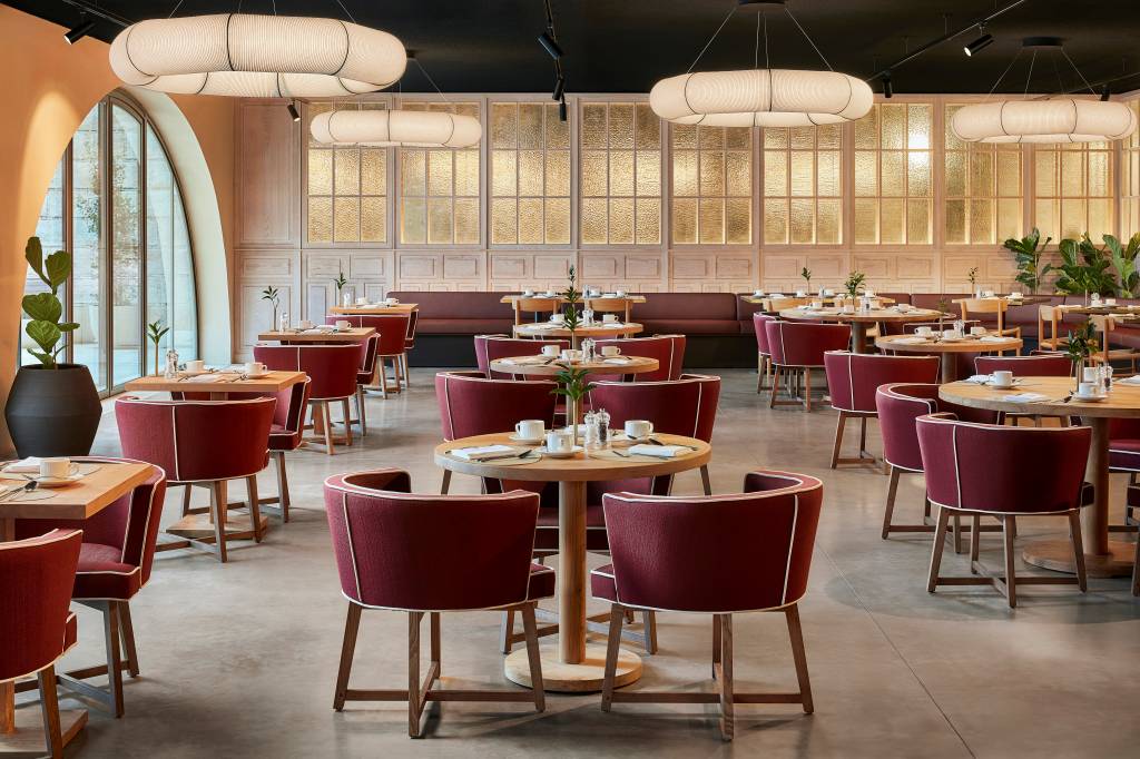 Hotel de luxo celebra a tradição do vinho do Porto. Na foto, restaurante do hotel.