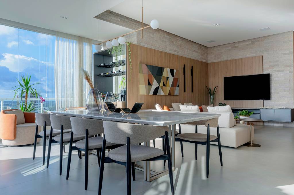 Penthouse de 180 m² tem área gourmet com vista para piscina. Projeto de T3 Arquitetura.