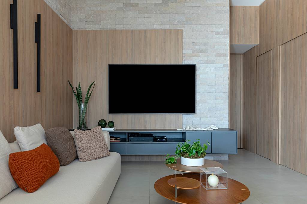 Penthouse de 180 m² tem área gourmet com vista para piscina. Projeto de T3 Arquitetura.