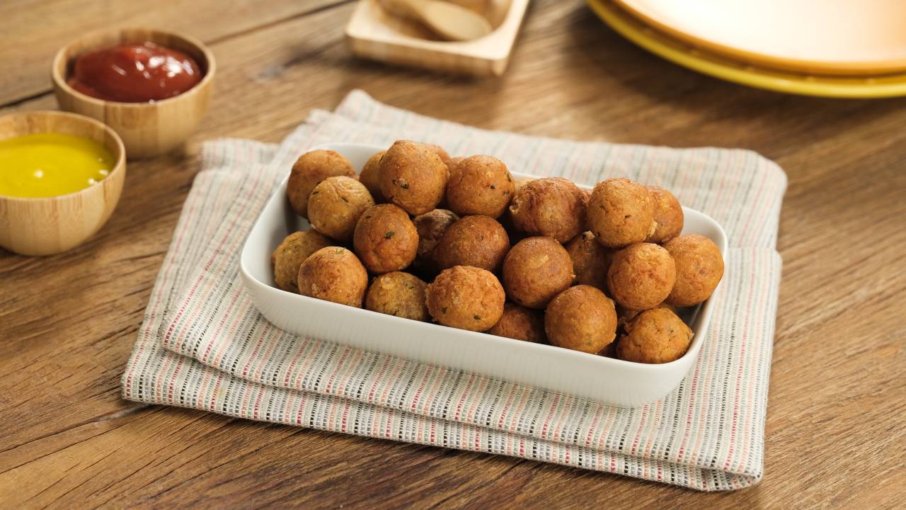 Receita: bolinha de queijo com biscoito água e sal de airfryer
