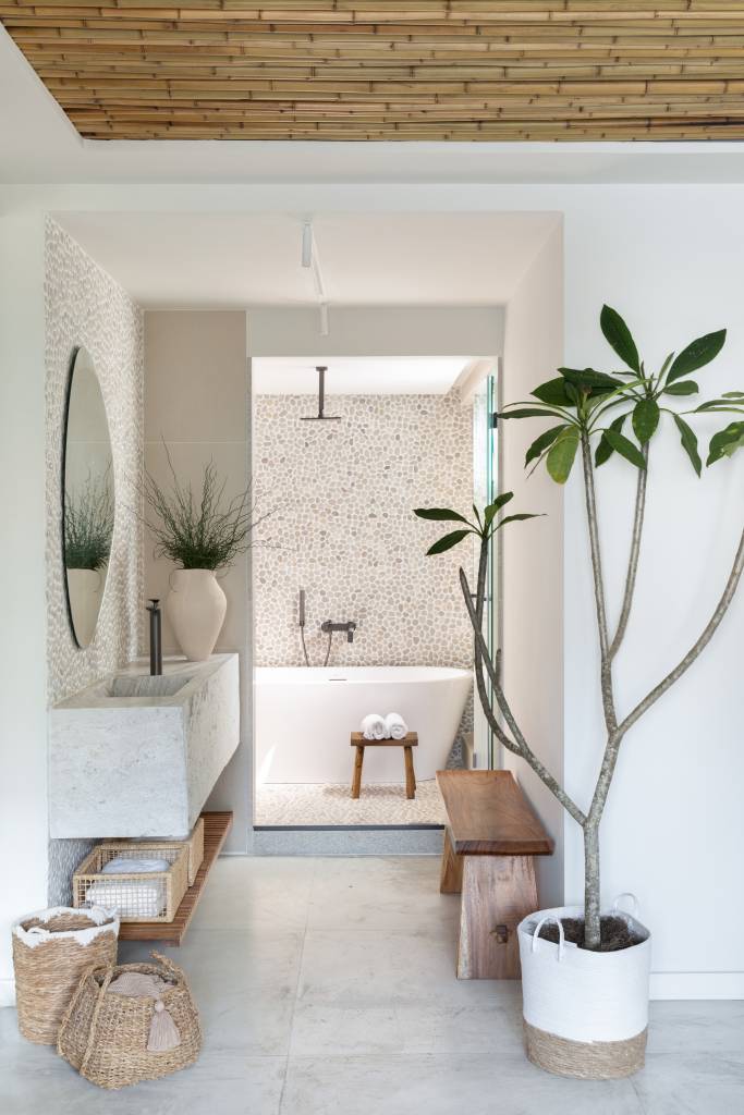 reforma-em-apartamento-transforma-quarto-em-espaco-zen-com-futon-e-teto-forrado-de-bambu-casa-cururu-12 Reforma em apartamento transforma quarto em espaço zen com futon e teto forrado de bambu. Projeto Casa Cururu.