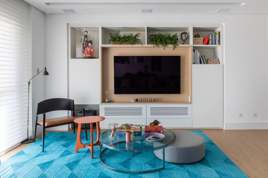 No décor, Raphael projetou um nicho para ressaltar uma escultura de boneca japonesa antiga, peça ancestral herdada pela família. No décor, Raphael projetou um nicho para ressaltar uma escultura de boneca japonesa antiga, peça ancestral herdada pela família.