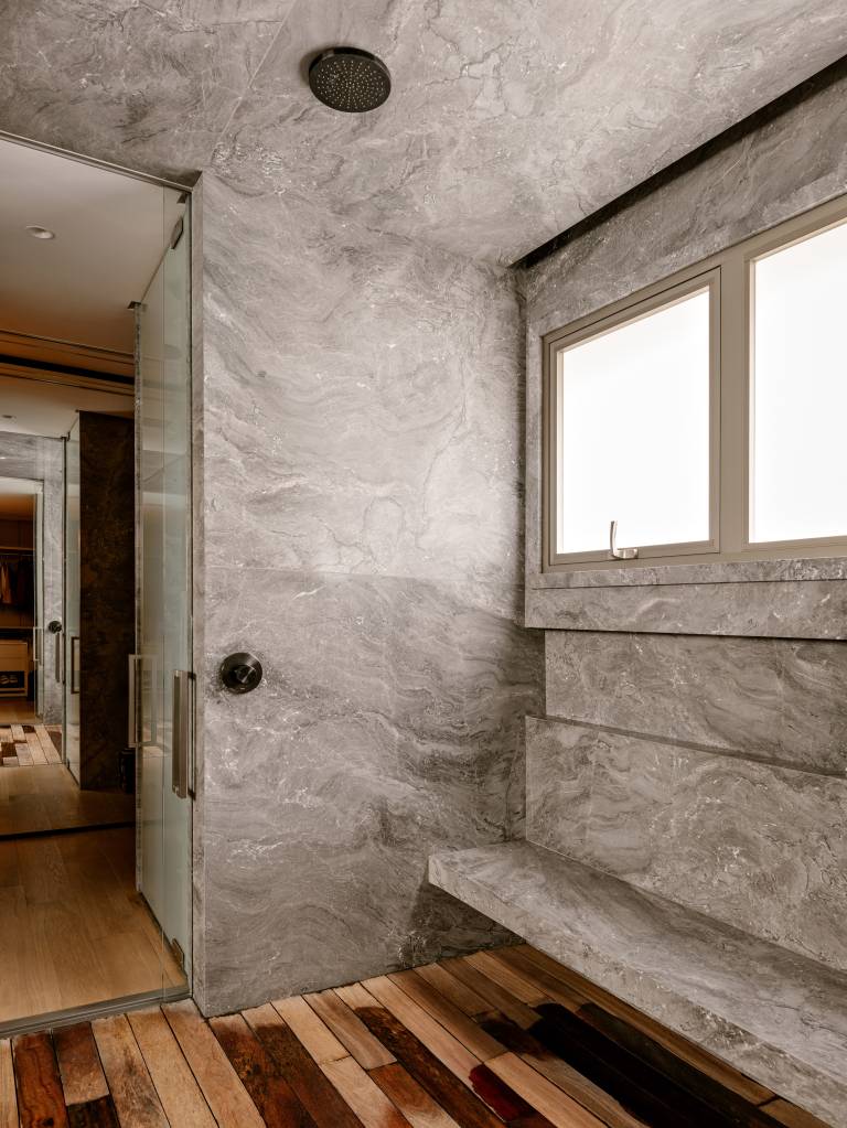 tons-de-bege-e-plantas-veja-este-ape-com-banheiro-no-closet-db-arquitetos-25 Tons de bege e plantas: veja este apê com banheiro no closet. Projeto de DB Arquitetos.