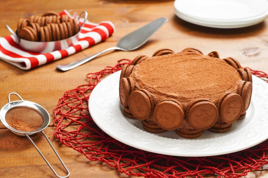 Torta Mousse de Chocolate com bolachas recheadas