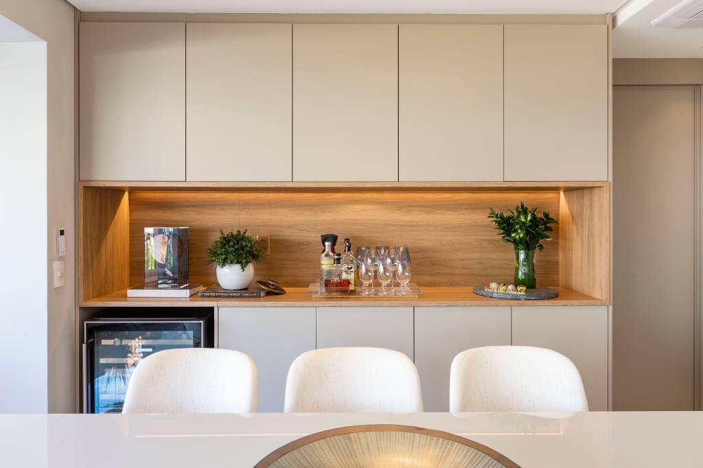 4 estilos de buffets para salas de estar e jantar elegantes e funcionais. Projeto de Daniela Funari.