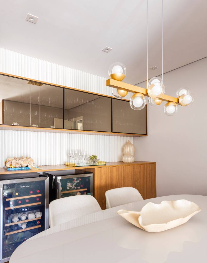 4 estilos de buffets para salas de estar e jantar elegantes e funcionais. Projeto de Daniela Funari.