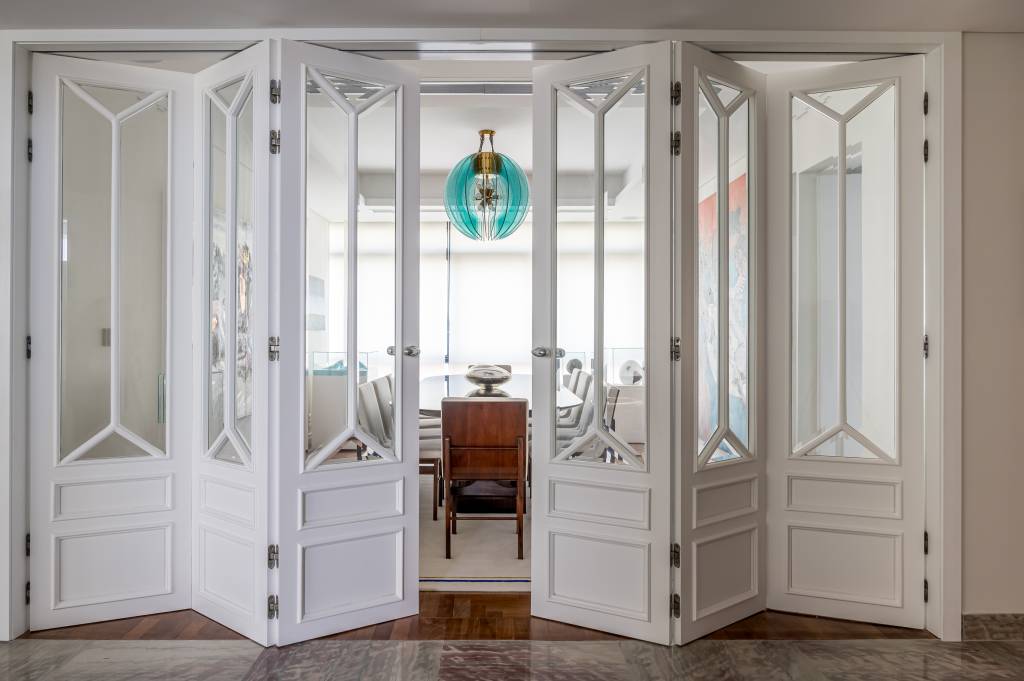 Apartamento é reformado para ter dupla função: lar e galeria de arte