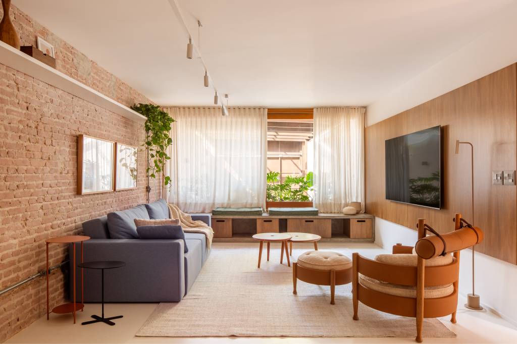 Casa geminada charmosa tem parede de cobogó e limoeiro no jardim. Projeto de W Arquitetura.