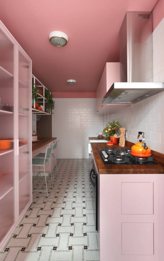 cozinha-branca-nao-mais-5-projetos-charmosos-e-coloridos-01-rosa