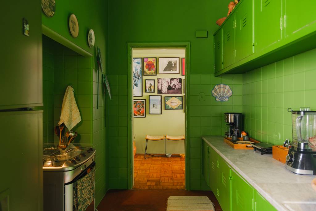 Cozinha branca não mais! 5 projetos charmosos e coloridos!