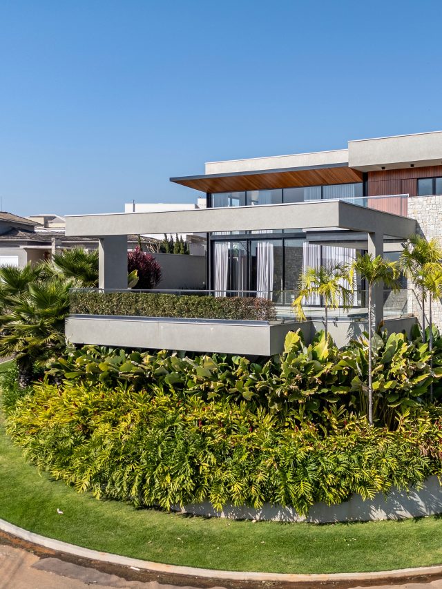 Casa aposta em paisagismo tropical com 19 espécies de plantas
