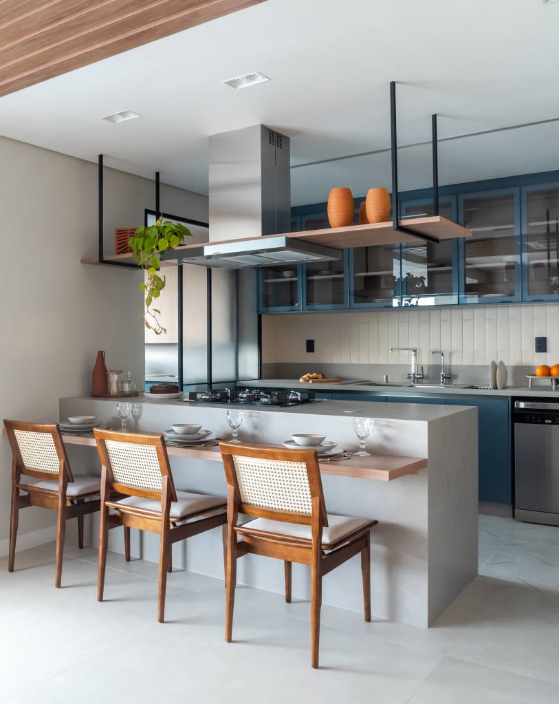 Formas lindas e cheias de estilo para usar azul na decoração. Projeto de Mari Milani.