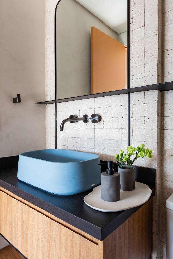 Formas lindas e cheias de estilo para usar azul na decoração. Projeto de Mari Milani.