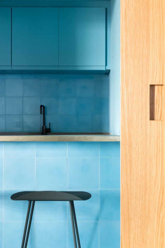 Ladrilhos hidráulicos: arquiteto explica o que são, vantagens e como assentar. Projeto de Rawi Arquitetura + Design.