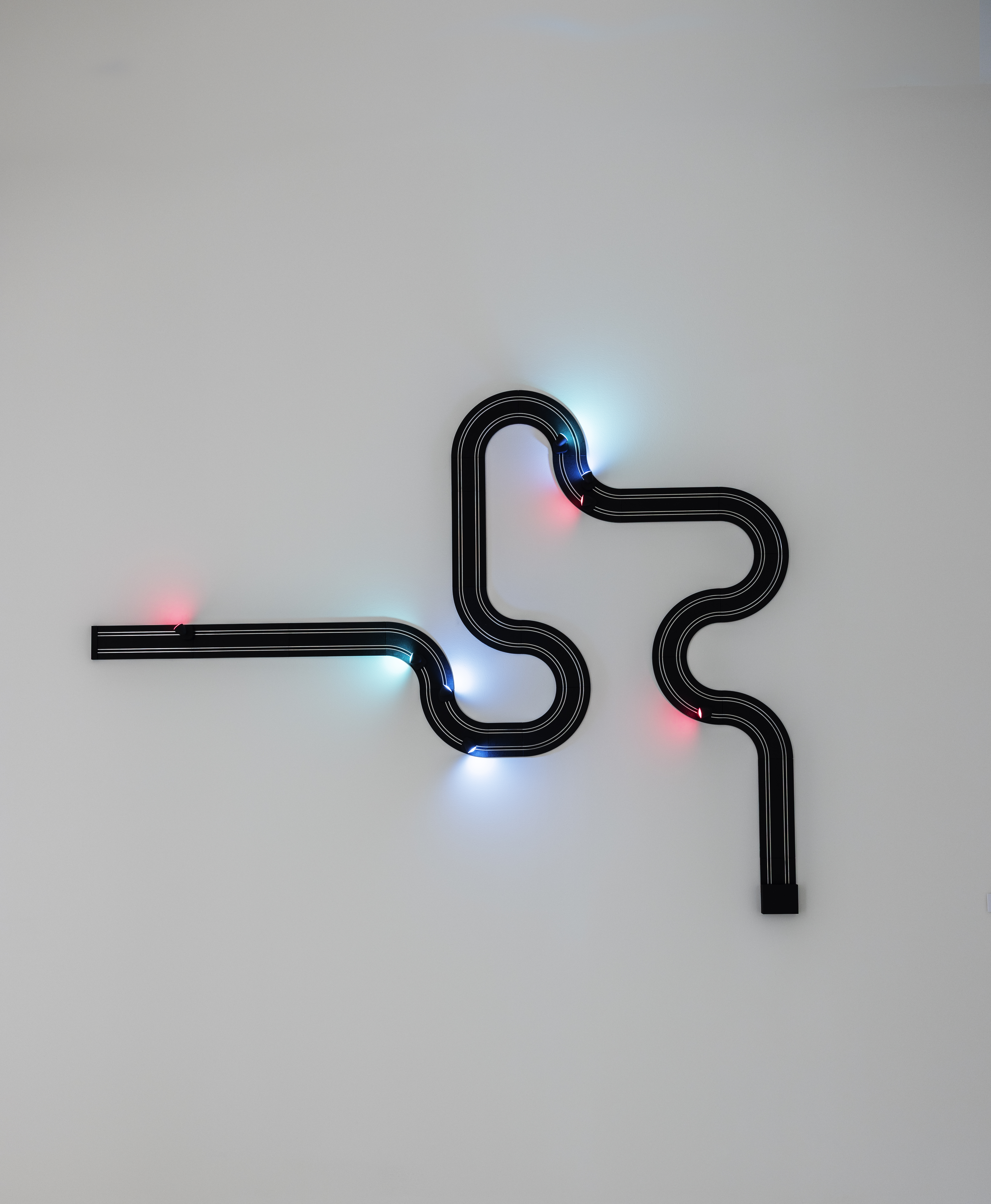 Luminária Race of Light, apresentada por Davide Groppi na Euroluce 2025
