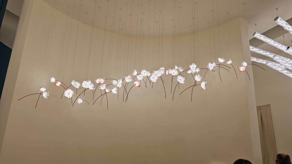 Luminária Poppy, apresentada por Slamp na Euroluce 2025