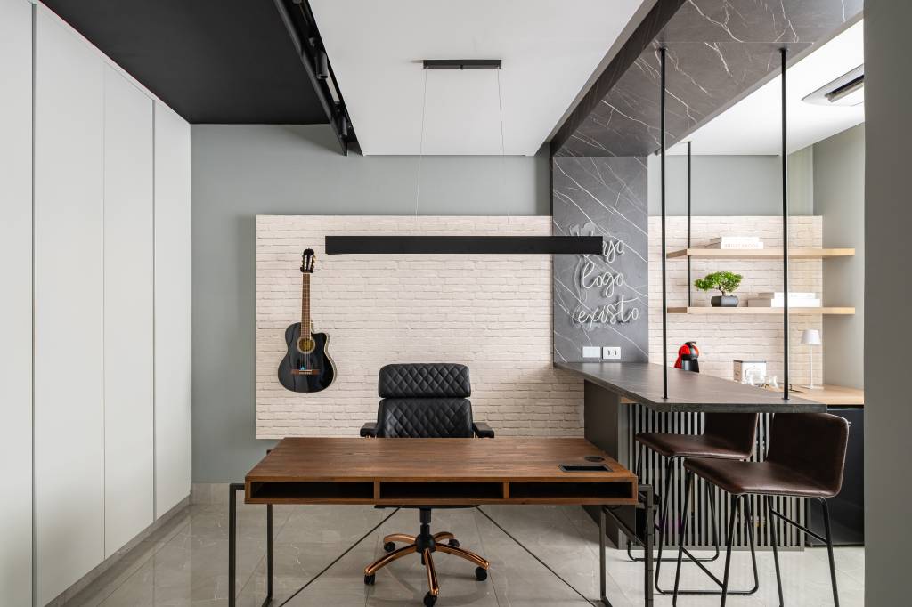 ambiente-multifuncional-em-ape-reune-estar-jantar-home-office-e-charmoso-espaco-de-cafe-karina-passarelli-08-home-office Ambiente multifuncional em apê reúne estar, jantar, home office e charmoso espaço de café. Projeto de Karina Passarelli.