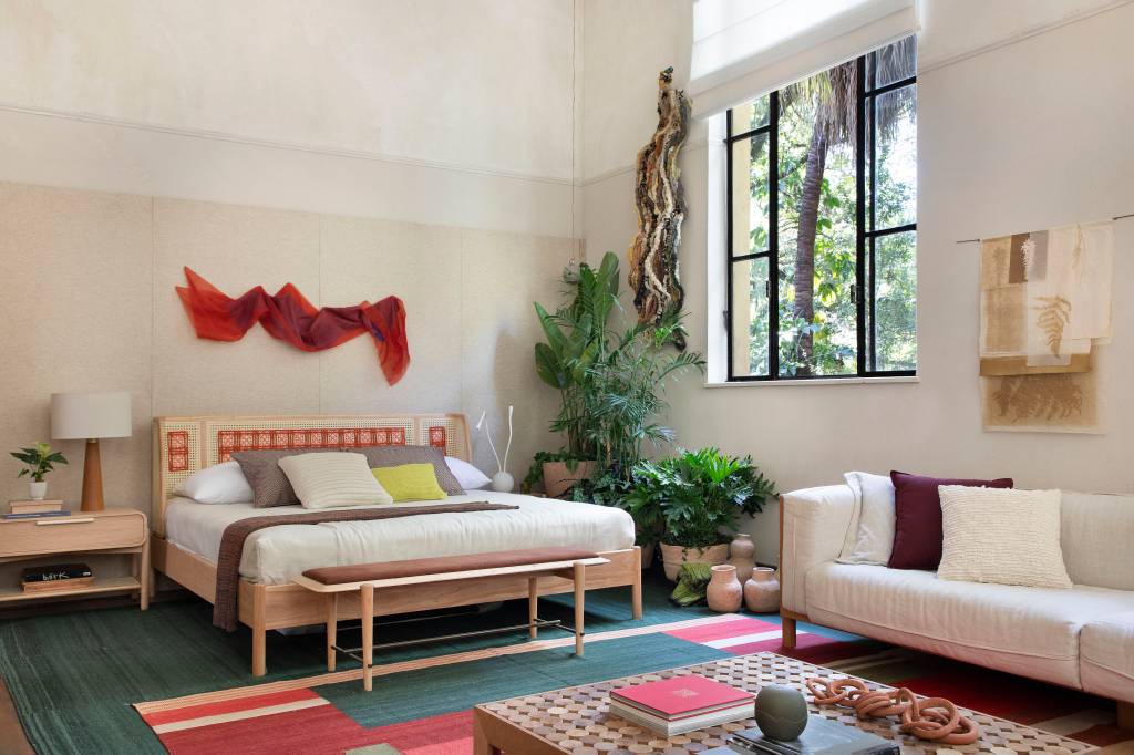 arte-textil-e-jardim-vertical-em-banheiro-sao-destaques-em-loft-na-casacor-sp-paula-neder-10-quarto Arte têxtil e jardim vertical em banheiro são destaques em loft na CASACOR SP. Projeto de Paula Neder.