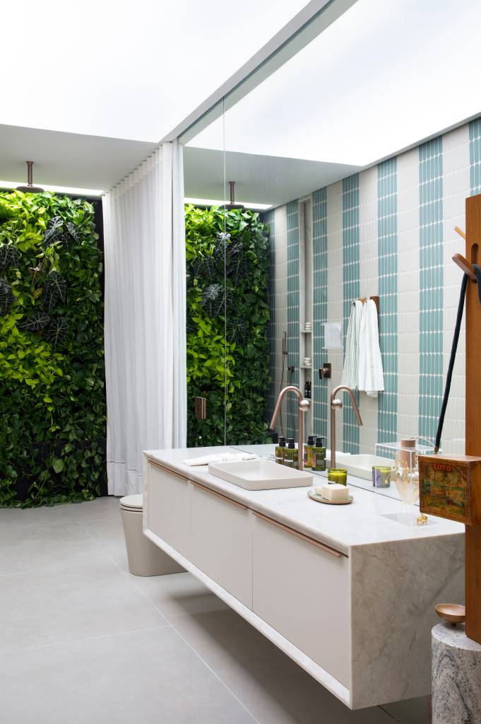 arte-textil-e-jardim-vertical-em-banheiro-sao-destaques-em-loft-na-casacor-sp-paula-neder-18 Arte têxtil e jardim vertical em banheiro são destaques em loft na CASACOR SP. Projeto de Paula Neder.