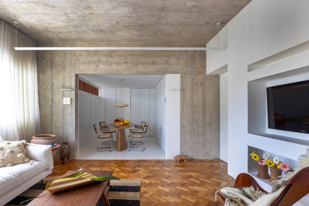 Reforma transforma sala de 12 m² em living amplo de 41 m². Projeto de BRIC Arquitetura.