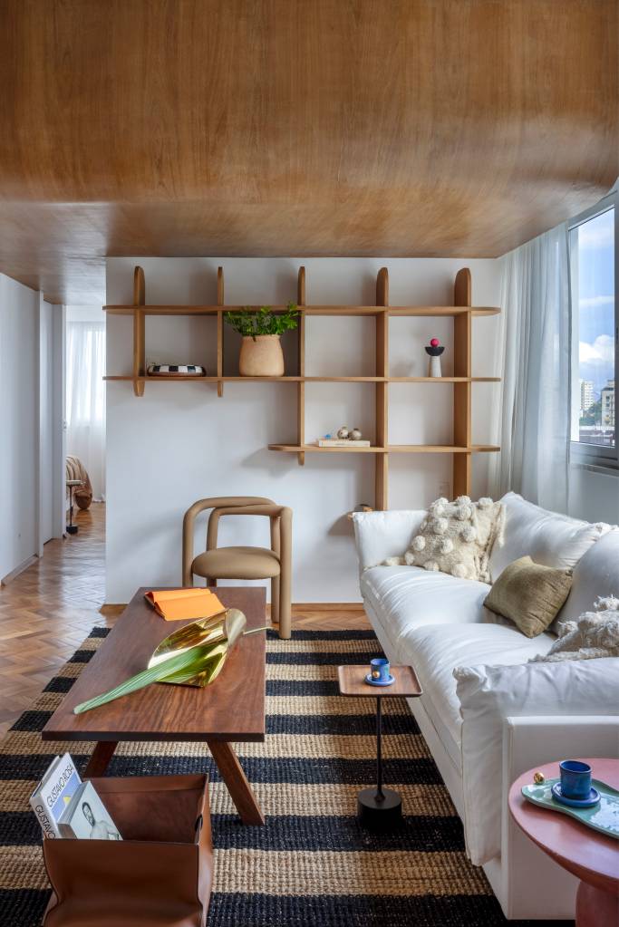 Reforma transforma sala de 12 m² em living amplo de 41 m². Projeto de BRIC Arquitetura.