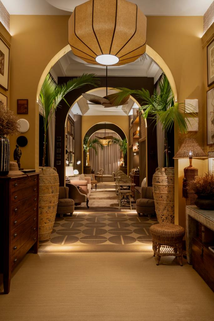 Arcos setorizam os cinco ambientes de hotel na CASACOR SP. Frezza & Figueiredo Arquitetura e Interiores.