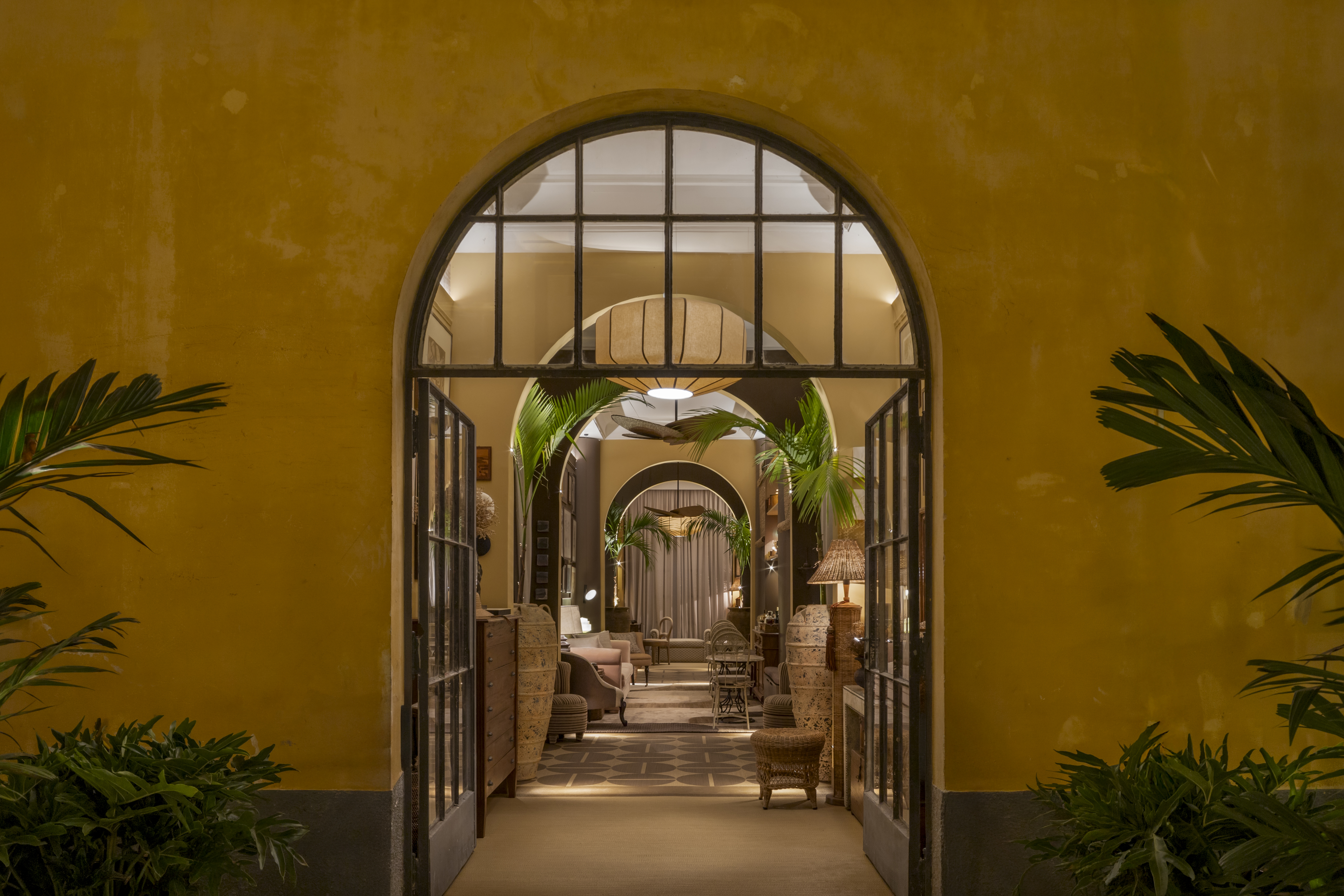 Arcos setorizam os cinco ambientes de hotel na CASACOR SP. Frezza & Figueiredo Arquitetura e Interiores.