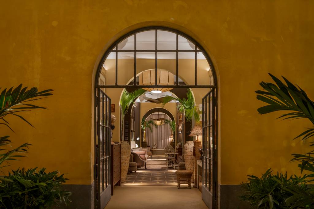 Arcos setorizam os cinco ambientes de hotel na CASACOR SP. Frezza & Figueiredo Arquitetura e Interiores.