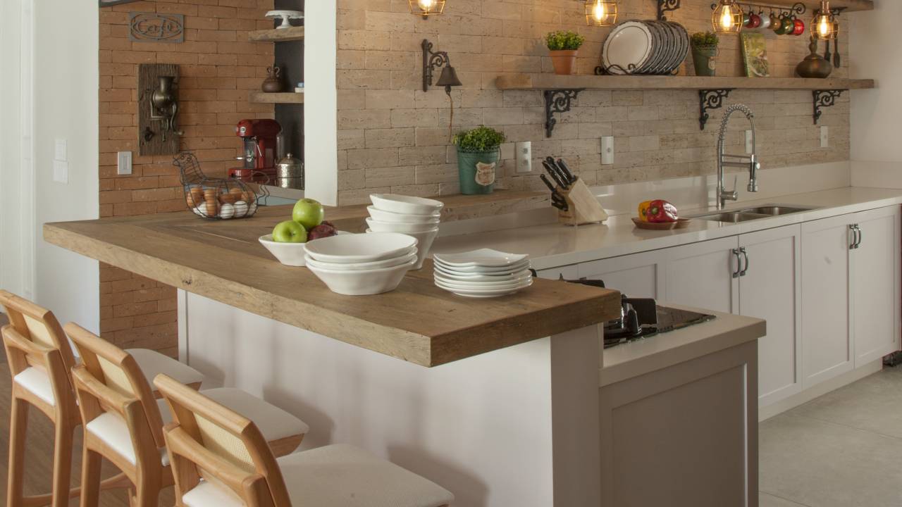 Cozinha rústica moderna: conheça a nova tendência. Projeto de BMA Studio.
