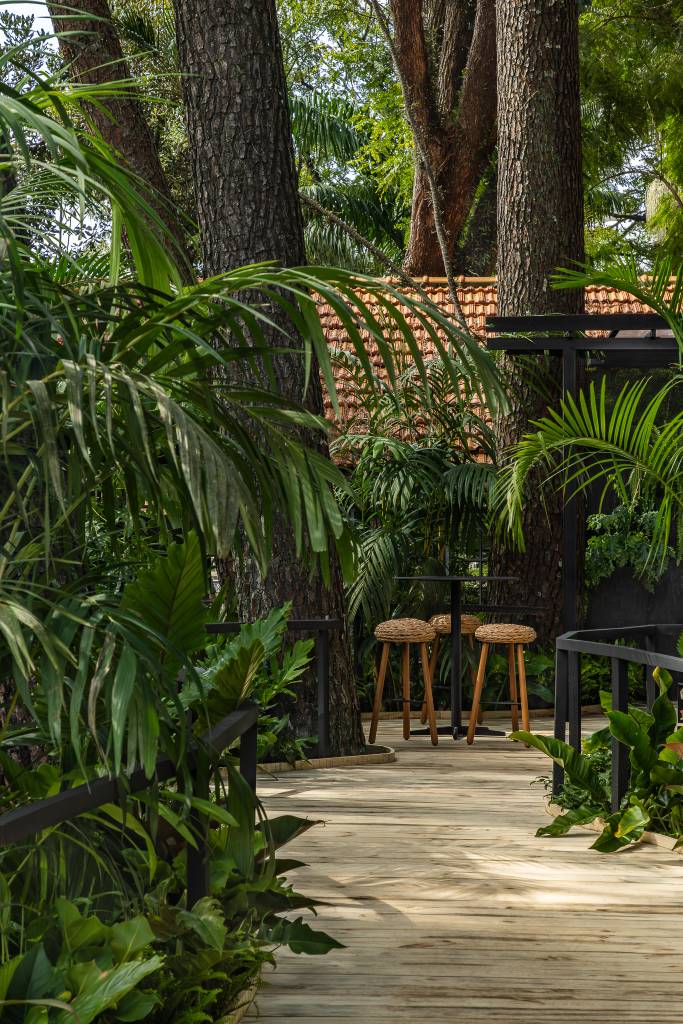 jardim-com-sauna-e-banheira-de-gelo-e-fogo-foi-inspirada-no-yin-yang-helena-elias-01 Jardim na CASACOR com sauna foi inspirada no Yin Yang. Projeto de Jardim Paulistano Paisagismo.