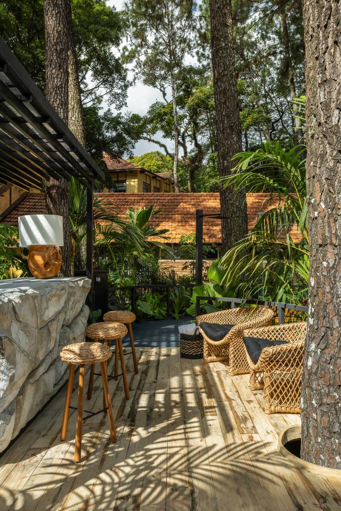 jardim-com-sauna-e-banheira-de-gelo-e-fogo-foi-inspirada-no-yin-yang-helena-elias-02 Jardim na CASACOR com sauna foi inspirada no Yin Yang. Projeto de Jardim Paulistano Paisagismo.