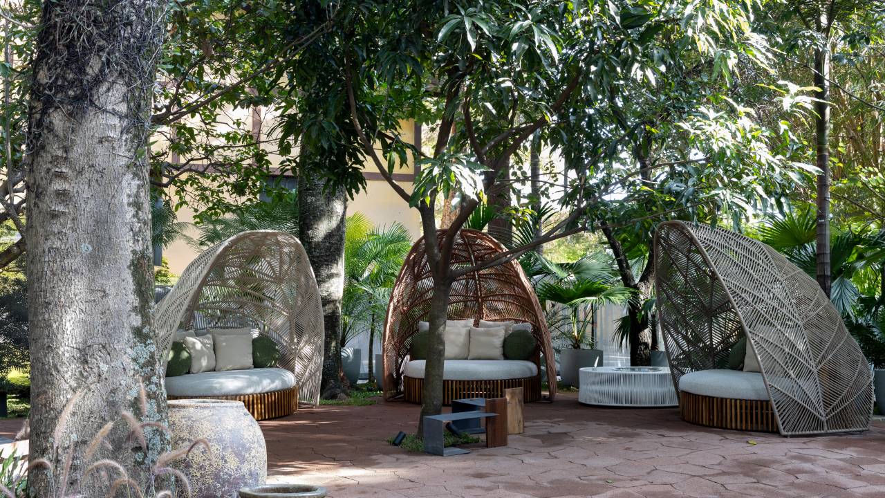 Jardim na CASACOR São Paulo traz experiência sonora e sensorial. Projeto de Zanardo Paisagismo.
