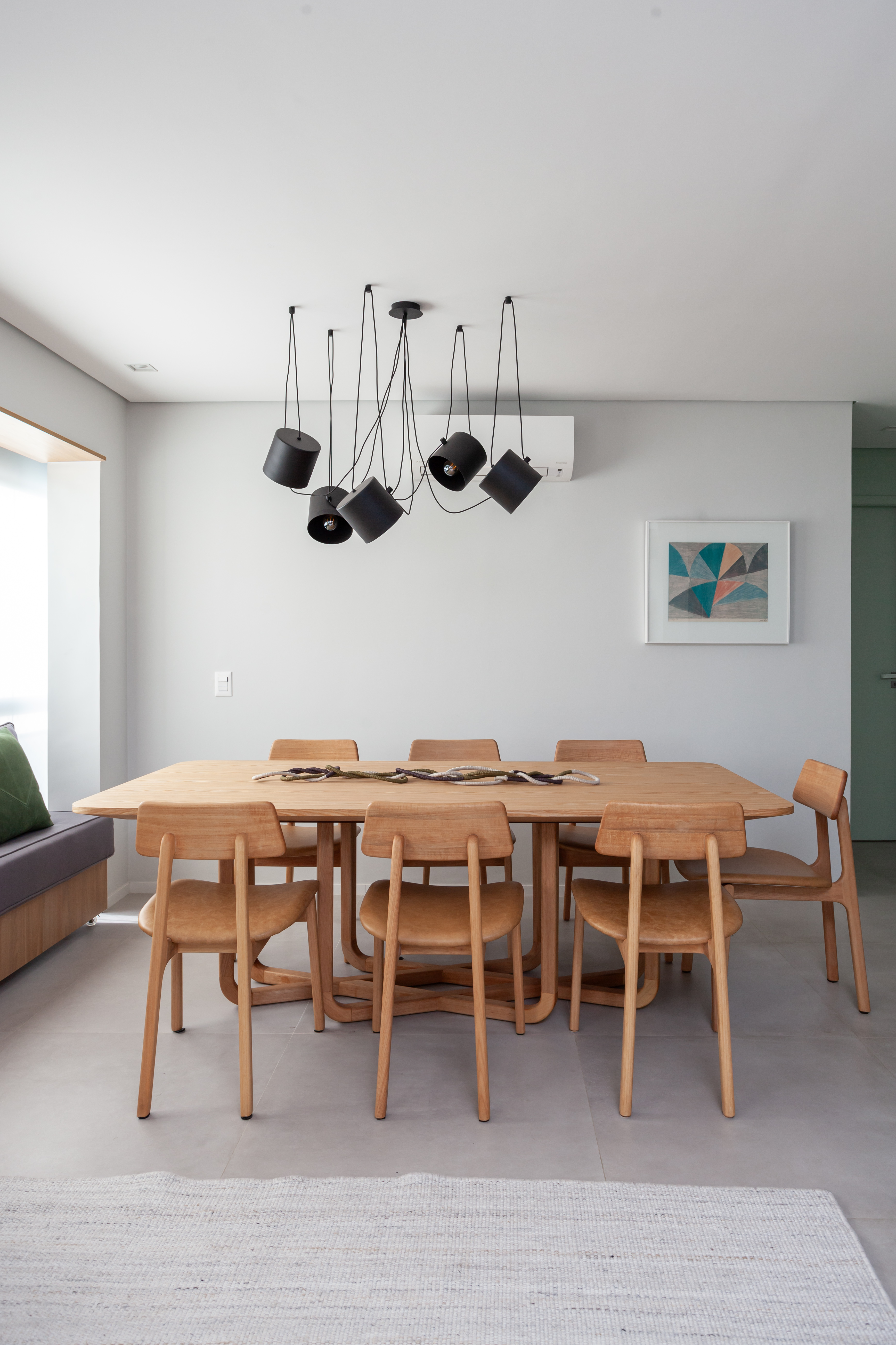 Quarto de serviço vira home office com reforma neste apartamento no Brooklin. Projeto de Thais Monfré Arquitetura.