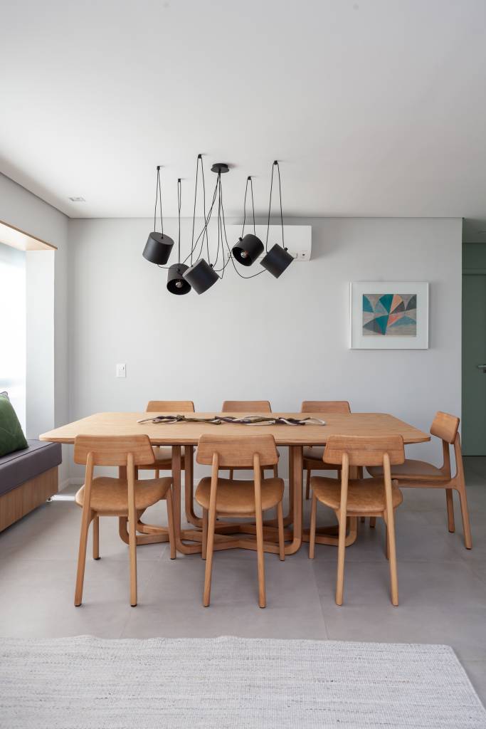 Quarto de serviço vira home office com reforma neste apartamento no Brooklin. Projeto de Thais Monfré Arquitetura.