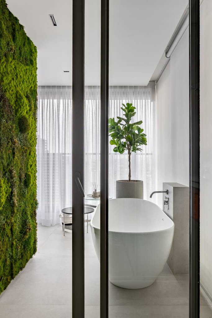 apartamento-com-quatro-suites-tem-jardim-de-musgo-no-banheiro-martins-galera-arquitetura-38-banheiro-plantas Apartamento com quatro suítes tem jardim de musgo no banheiro. Projeto de Martina Galera Arquitetura.