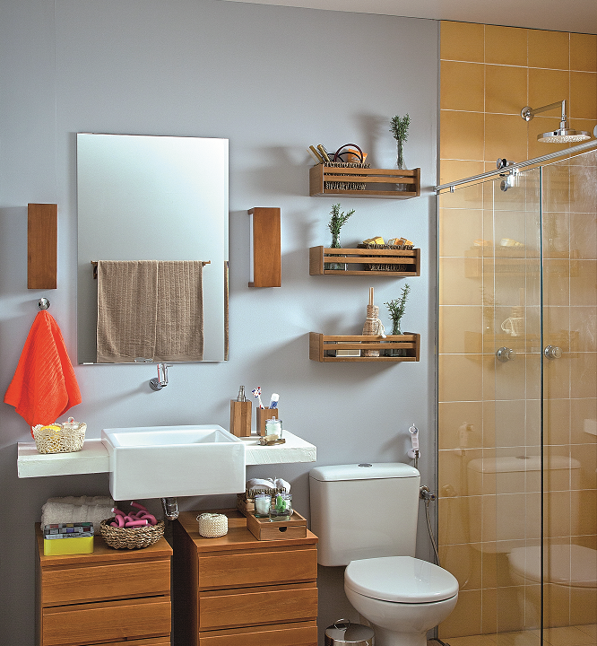 Banheiro pequeno decorado traz soluções para otimizar o espaço com estilo