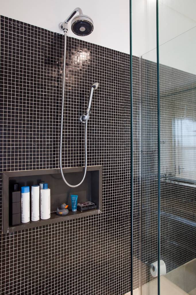 Sobrado centenário em São Paulo surpreende com mix de colonial e moderno. Projeto de Camila Palladino.