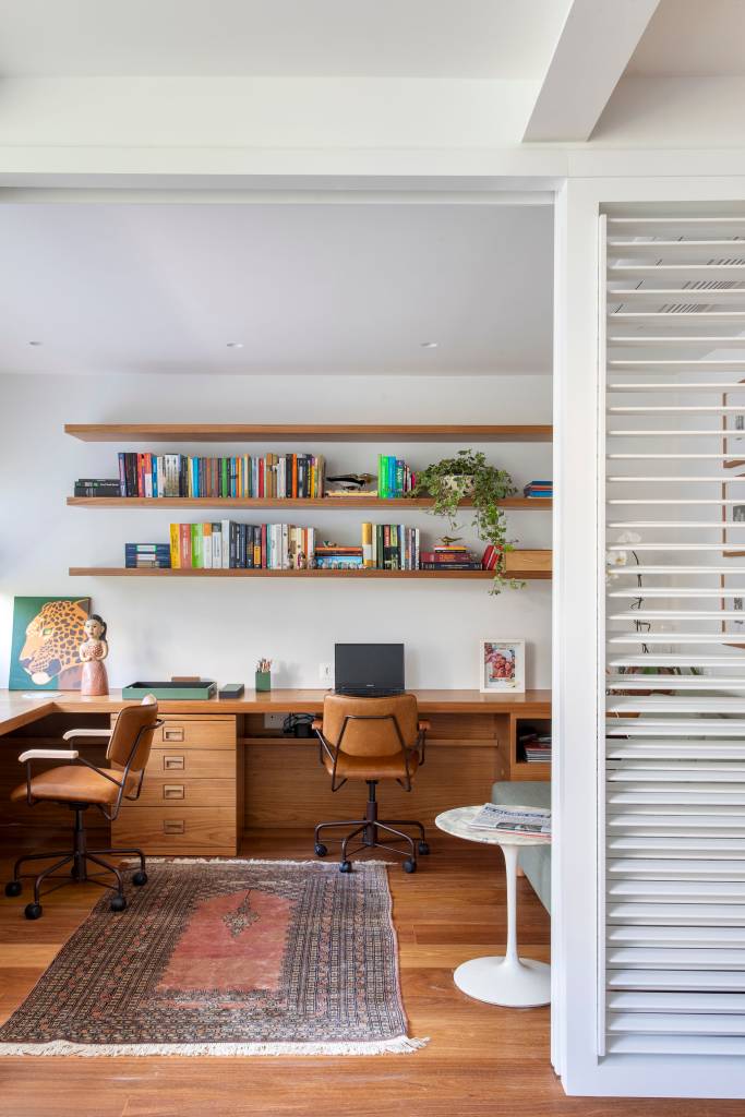 cobertura-descontraida-tem-terraco-com-cobertura-de-palha-e-piscina-elevada-escala-arquitetura-19 Cobertura descontraída tem terraço com cobertura de palha e piscina elevada. Projeto de Escala Arquitetura.