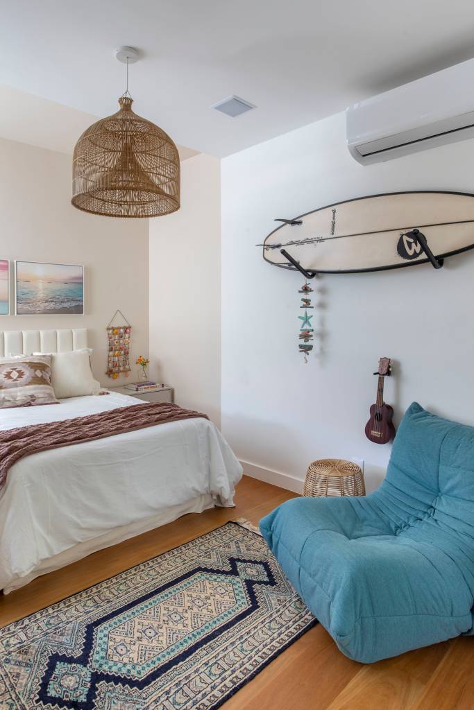 cobertura-descontraida-tem-terraco-com-cobertura-de-palha-e-piscina-elevada-escala-arquitetura-24 Cobertura descontraída tem terraço com cobertura de palha e piscina elevada. Projeto de Escala Arquitetura.