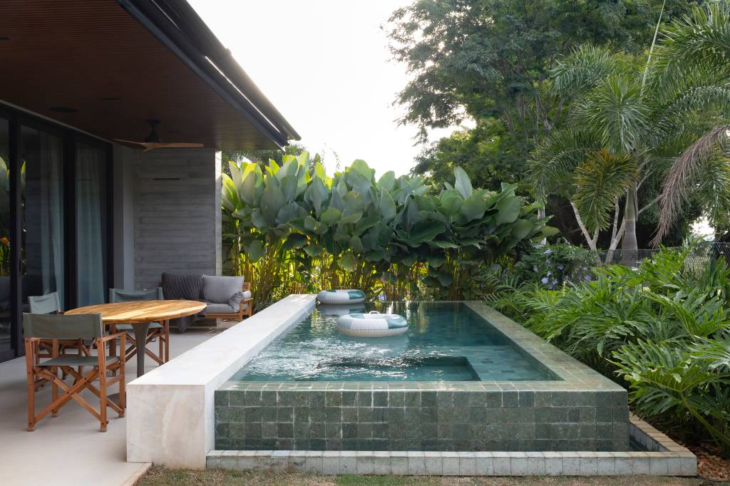 6 projetos que exploram jeitos diferentes de usar a varanda. Projeto de Paiva e Passarini Arquitetura.